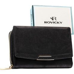 Średni portfel damski ze skóry ekologicznej w czarnym kolorze, model mieszczący dowód rejestracyjny - Rovicky. Czarne portfele damskie ROVICKY, bez wzorów, ze skóry ekologicznej. Za 79.99 zł.