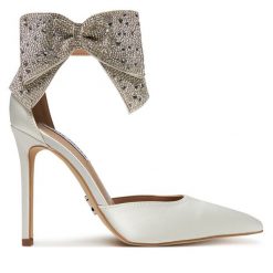 Szpilki Steve Madden. Białe szpilki Steve Madden, bez wzorów, bez obcasa. Za 439.99 zł.