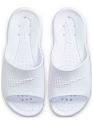 Nike Klapki "Victori one" w kolorze białym rozmiar: 40,5. Białe klapki damskie Nike, bez wzorów, bez obcasa. Za 105.14 zł.
