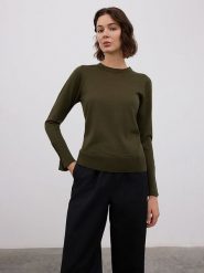 BGN Sweter w kolorze ciemnozielonym rozmiar: 36. Zielone swetry klasyczne damskie BGN, bez kołnierzyka. Za 165.71 zł.