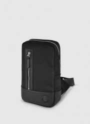 PAKO LORENTE – Czarna torba saszetka na ramię. Czarne saszetki męskie Pako Lorente, z nylonu. Za 199.99 zł.