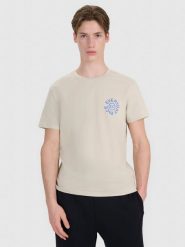 4F T-shirt regular z nadrukiem męski - beżowy S. Brązowe t-shirty męskie 4f, m, bez wzorów, z bawełny, bez kołnierzyka. W wyprzedaży za 49.99 zł.