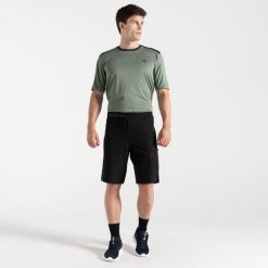 Spodenki fitness męskie Dare 2b Duration II. Czarne szorty męskie Dare 2b, na lato, bez wzorów. W wyprzedaży za 341.30 zł.