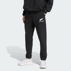Spodnie reprezentacyjne All Blacks. Czarne spodnie dresowe męskie Adidas, bez wzorów, z dresówki. Za 259.00 zł.