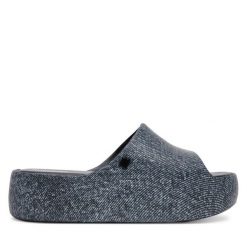Klapki Melissa. Czarne klapki damskie Melissa, bez wzorów, bez obcasa. Za 389.99 zł.