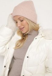 Różowa Prążkowana Czapka Beanie z Wiskozą i Metaliczną Nicią Temiala. Czerwone czapki zimowe damskie Born2be, z materiału. Za 39.99 zł.