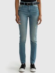 Jeansy damskie skinny niebieskie Adela 172. Niebieskie jeansy damskie Big Star. W wyprzedaży za 249.99 zł.