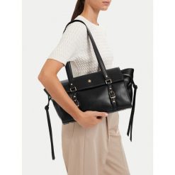 Torebka Beverly Hills Polo Club. Czarne torebki klasyczne damskie Beverly Hills Polo Club, bez wzorów, bez dodatków. Za 299.99 zł.
