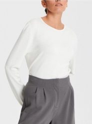 Sweter - kremowy. Białe swetry klasyczne damskie Sinsay, l, ze skóry, bez kołnierzyka. Za 35.99 zł.