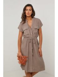 Le Monde du Lin Lniana sukienka w kolorze beżowym rozmiar: 38/40. Brązowe sukienki damskie Le Monde du Lin, na co dzień, bez wzorów, ze lnu, klasyczne, bez kołnierzyka, bez ramiączek, midi, proste. Za 139.87 zł.