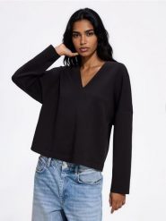 Bluza z dekoltem V - czarny. Czarne bluzy bez kaptura damskie Reserved, l, z bawełny. Za 89.99 zł.