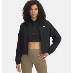 Kurtka treningowa damska wodoodporna z 4-way stretch Under Armour 1389631. Czarne kurtki damskie Under Armour, bez wzorów, bez kaptura. Za 210.45 zł.