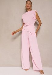 Różowy Komplet Bluzka z Poduszkami w Ramionach i Proste Spodnie z Gumką w Pasie Divanes. Czerwone spodnie materiałowe damskie Renee, bez wzorów, eleganckie. Za 139.99 zł.