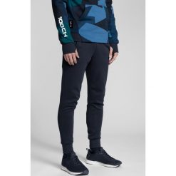 Spodnie dresowe męskie Kamil Stoch Collection SPMD501 - granat. Spodnie dresowe męskie 4f, bez wzorów, z dresówki. W wyprzedaży za 129.99 zł.