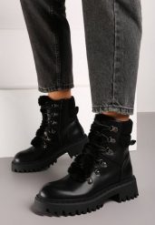 Czarne Causualowe Trapery Zdobione Futerkiem na Języku Charnas. Czarne trapery damskie Born2be, z futra, bez obcasa, na płaskiej podeszwie. Za 119.99 zł.