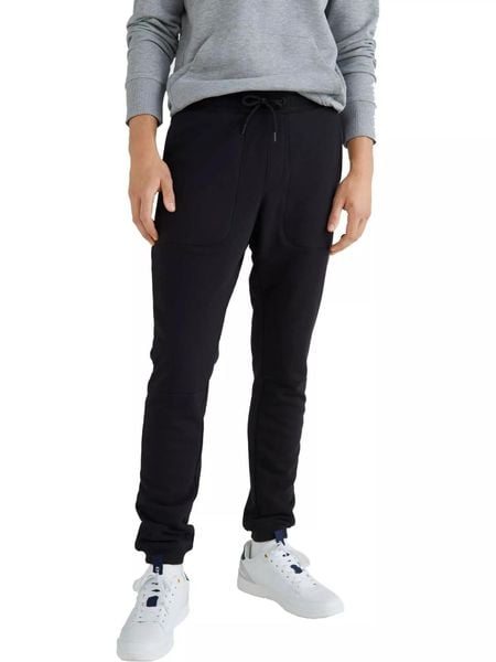 Spodnie treningowe męskie O'Neill Cube Relaxed. Czarne spodnie materiałowe męskie O'neill, bez wzorów, z bawełny, sportowe. Za 299.00 zł.