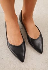 Czarne Eleganckie Eleganckie Balerinki z Noskiem w Szpic Abssis. Czarne baleriny damskie Born2be, bez wzorów, z jeansu, bez obcasa. Za 59.99 zł.