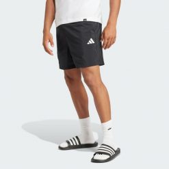 Szorty Essentials Small Logo Chelsea. Brązowe szorty męskie Adidas, l, z materiału, na fitness i siłownię. Za 119.00 zł.