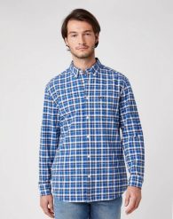 KOSZULA MĘSKA WRANGLER LS 1PKT BUTTON DOWN NAVY W5A3TS114 112130036. Niebieskie koszule męskie Wrangler, m, bez wzorów, bez kołnierzyka, bez ramiączek. Za 129.99 zł.