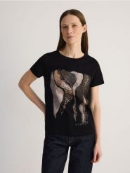 T-shirt z nadrukiem - czarny. Czarne t-shirty damskie Reserved, l, bez wzorów, z bawełny, bez kołnierzyka. W wyprzedaży za 27.99 zł.