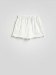 Lniane szorty - biały. Białe szorty damskie Reserved, bez wzorów. Za 119.99 zł.