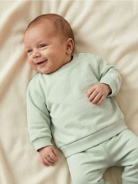 Bawełniana bluza z napisem na plecach - zielony. Zielone bluzy sportowe damskie Sinsay, l, bez wzorów, z bawełny, bez ramiączek, bez kaptura. Za 11.99 zł.