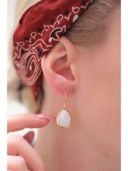 Pierres delicates Pozłacane kolczyki z kamieniem księżycowym rozmiar: onesize. Żółte kolczyki damskie Pierres delicates, z kamieniem księżycowym, pozłacane, z zapięciem typu bigiel. Za 66.16 zł.