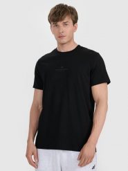 4F T-shirt regular z nadrukiem męski - czarny M. Czarne t-shirty męskie 4f, m, bez wzorów, z bawełny, bez kołnierzyka. Za 59.99 zł.