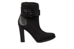 Botki Calvin Klein July Black 098033, Czarny, Skóra naturalna - 36. Czarne botki damskie CALVIN KLEIN, z gumy, eleganckie, bez obcasa, na słupku, bez zapięcia. W wyprzedaży za 314.10 zł.