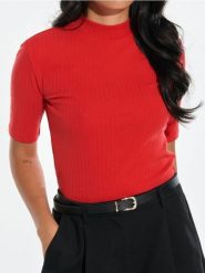 Koszulka z półgolfem - czerwony. Czerwone t-shirty damskie Sinsay, l, bez wzorów, z materiału, bez kołnierzyka. W wyprzedaży za 11.99 zł.