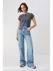 Trendyol Dżinsy - Comfort fit - w kolorze błękitnym rozmiar: 38. Niebieskie jeansy damskie Trendyol, z podwyższonym stanem. Za 104.99 zł.