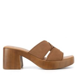 Klapki Lasocki. Brązowe klapki damskie Lasocki, bez wzorów, bez obcasa. Za 118.99 zł.