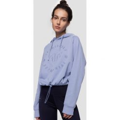 Bluza damska BLD292 - jasny niebieski. Niebieskie bluzy z kapturem damskie 4f, z dzianiny. W wyprzedaży za 99.99 zł.