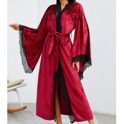 Szlafrok maxi z miękkiego materiału na chłodne wieczory Diamanta. Czarne szlafroki damskie Intica, l, bez wzorów, z materiału. Za 169.00 zł.