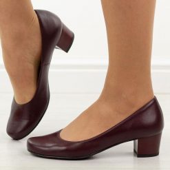 Bordowe Polskie czółenka damskie Gregors 702. Czerwone czółenka damskie GREGORS, bez wzorów, ze skóry, bez obcasa, na obcasie. Za 379.00 zł.