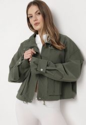 Ciemnozielona Kurtka o Krótkim Fasonie Oversize Pasek przy Kołnierzu i Luźne Rękawy Araoda. Zielone kurtki damskie Born2be, m, bez wzorów, bez kaptura. Za 109.99 zł.