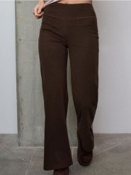 Ocieplane spodnie straight leg - brązowy. Brązowe spodnie materiałowe damskie Sinsay, bez wzorów, sportowe. Za 39.99 zł.