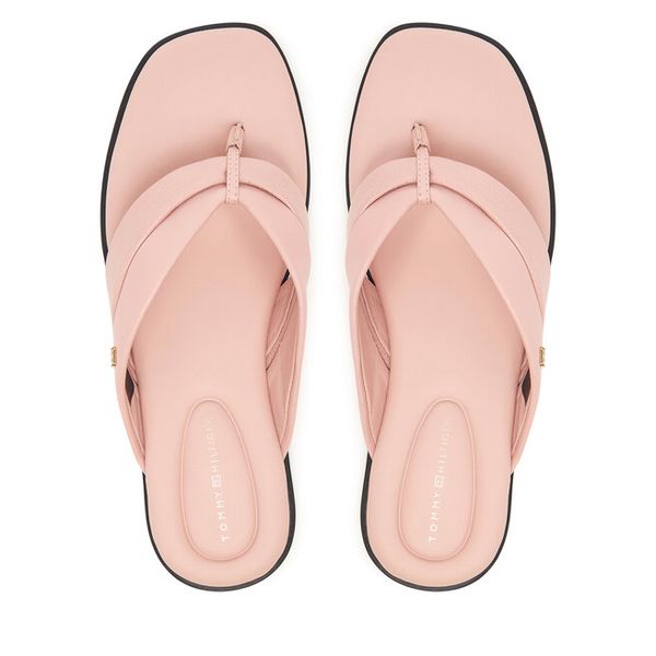 Japonki Tommy Hilfiger. Czerwone klapki damskie Tommy Hilfiger, bez wzorów, bez obcasa. Za 359.99 zł.