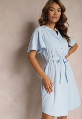 Niebieska Trapezowa Sukienka z Dekoltem Zapinanym na Guziki i Materiałowym Paskiem w Talii Vikiiraes. Niebieskie sukienki damskie Renee, l, bez wzorów, z materiału, eleganckie, bez kołnierzyka, bez ramiączek, midi, trapezowe. W wyprzedaży za 83.99 zł.