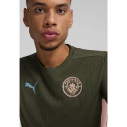 Męska koszulka treningowa Manchester City PUMA Myrtle Bold Blue Green. Niebieskie t-shirty sportowe męskie Puma, m, bez ramiączek, na fitness i siłownię. Za 251.00 zł.