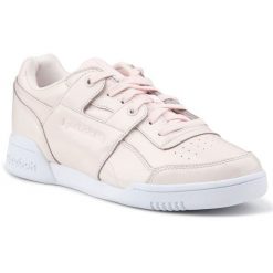Buty Reebok W/O Lo Plus Iridescent W CM8951 różowe. Czerwone buty sportowe na co dzień damskie bez wzorów, z materiału. Za 613.11 zł.