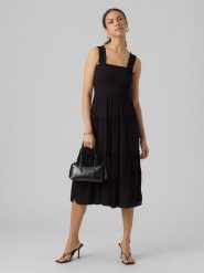 Vero Moda Sukienka w kolorze czarnym rozmiar: XS. Czarne sukienki damskie Vero Moda, na co dzień, s, bez wzorów, z wiskozy, klasyczne, bez kołnierzyka, bez ramiączek, midi, proste. Za 83.22 zł.