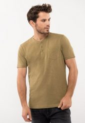 T-shirt z rozpinanym dekoltem T-HUBRIS. Brązowe t-shirty męskie Volcano, m, bez wzorów, z bawełny, bez kołnierzyka. Za 69.99 zł.