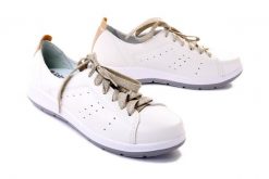 INBLU WG-26 white-platinum, półbuty damskie. Białe półbuty damskie Inblu, bez wzorów, bez obcasa. Za 54.95 zł.