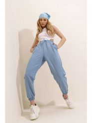 Chezalou Spodnie dresowe w kolorze błękitnym rozmiar: L. Niebieskie spodnie dresowe damskie Chezalou, l, bez wzorów, z bawełny. Za 52.45 zł.