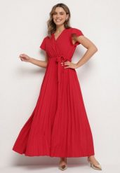 Bordowa Elegancka Sukienka Maxi w Plisy z Kopertowym Dekoltem i Wiązaniem Thessi. Czerwone sukienki damskie Born2be, na lato, m, bez wzorów, eleganckie, bez kołnierzyka, bez ramiączek, maxi, kopertowe. W wyprzedaży za 67.99 zł.