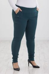 Klasyczne spodnie Nita ze zwężoną nogawką w morskim kolorze PLUS SIZE XXL. Zielone spodnie materiałowe damskie Nasi partnerzy, bez wzorów, z elastanu, biznesowe, plus size. Za 159.90 zł.