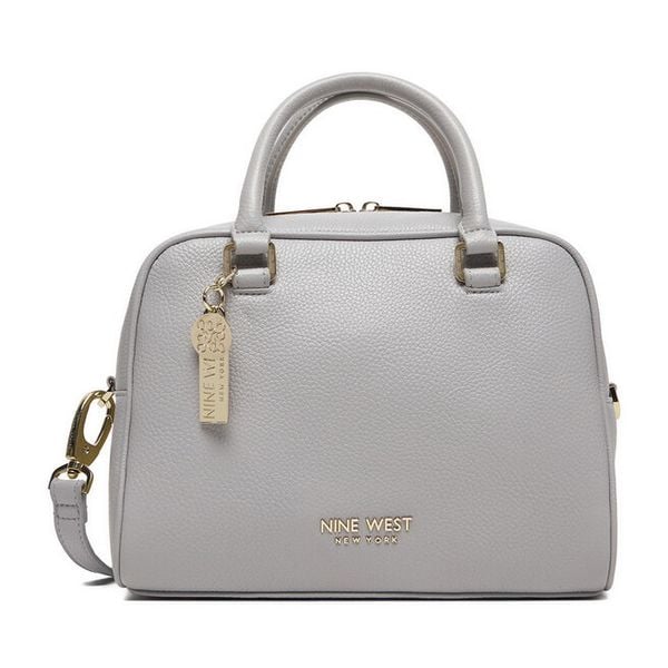 Torebka Nine West. Niebieskie torebki klasyczne damskie Nine West, bez wzorów, bez dodatków. Za 349.99 zł.