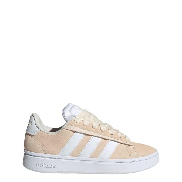 Buty Grand Court Alpha. Białe obuwie trekkingowe damskie Adidas. Za 399.00 zł.