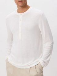 Sweter henley - biały. Białe swetry męskie Reserved, l, bez wzorów, z wiskozy, bez kołnierzyka. W wyprzedaży za 65.99 zł.